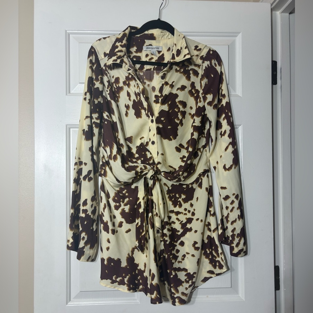 Urban Outfitters Alicia Tie-Front Shirt
Dress LG - Picture 2 of 4